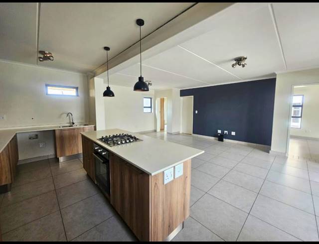 2 BEDROOM APARTMENT FOR SALE IN GLEN MARAIS